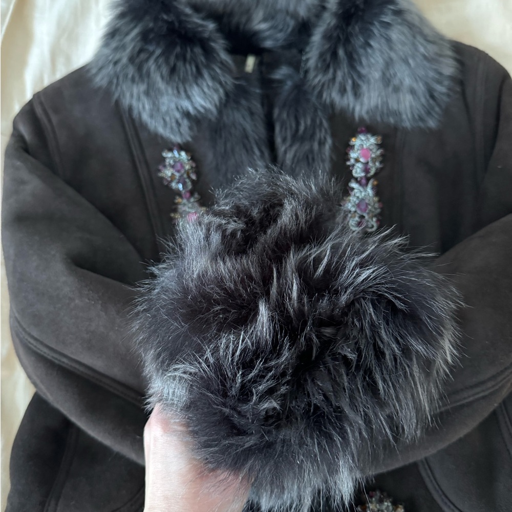 Elie Tahari 100% shearling jacket, dark brown, size M. - Picture 3 of 15